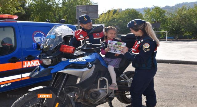 Jandarma Dünya Kız Çocuklar Gününü Kutladı