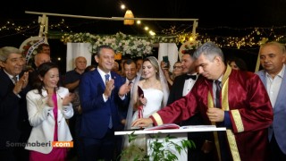 CHP Genel Başkanı Özel, Utku Saka ile Dilara Berber'in nikah şahitliğini yaptı