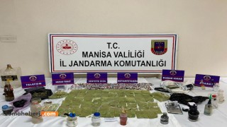 Manisa'da Jandarmadan Büyük Operasyon: Uyuşturucu ve Silah Tacirlerine Darbe