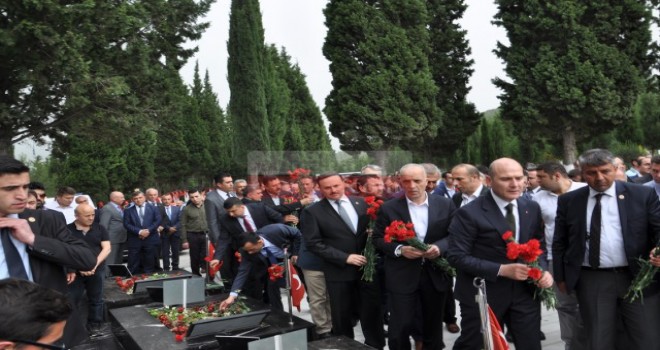 Bakan Soylu ,Türk İş Başkanı Atalay .Maden İş Genel Başkanı Akçul Maden Şehitlerini ziyaret etti