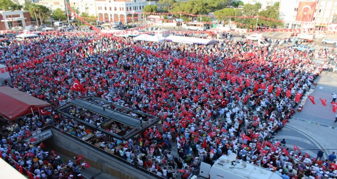 GENÇLİK SPOR’DAN DEMOKRASİ YÜRÜYÜŞÜ