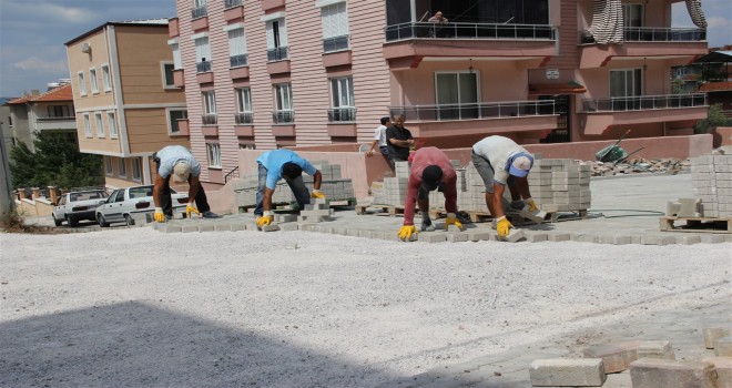 Erenler Cami civarı bordür taşı döşemesi yapıldı