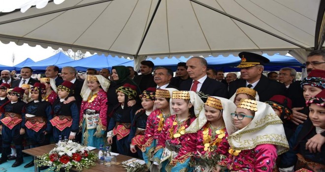 Bakanlar Ve Türk İş Soma'da Yapılan Okulun Açılışını Yaptı