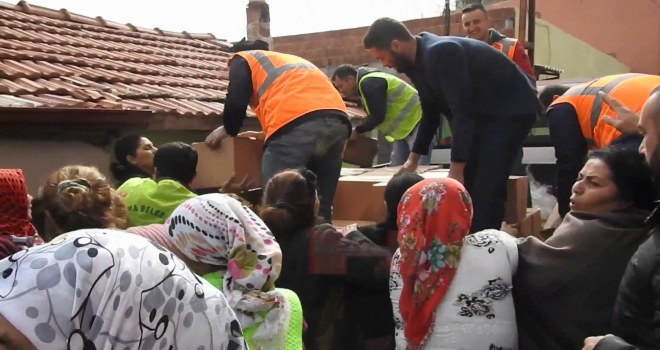 Gıda Paketleri Beş Dakikada Bitti