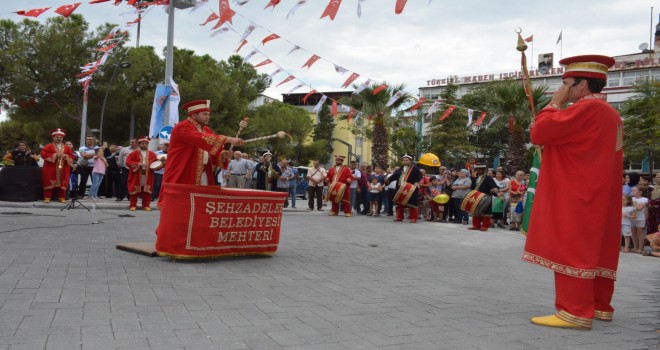 Soma Karaelmas Kültür ve Sanat Festivali Kapılarını 15. kez Somalılara Açtı.