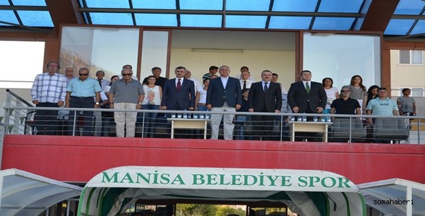 FUTBOL HAKEMLERİ VE GÖZLEMCİLERİNİN 2014-2015 FUTBOL SEZONU VALİ BEKTAŞ’IN KATILDIĞI TÖRENLE AÇILDI.