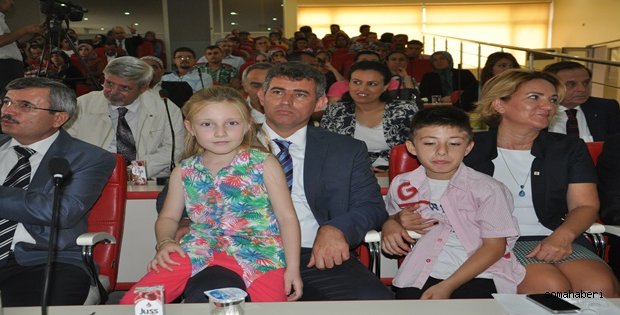 Metin Feyzioğlu'na Soma da teşekkür plaketi verildi 