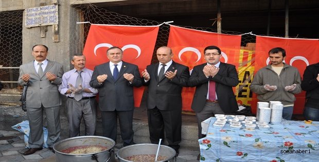 MHP Aşure Hayırı Yaptı