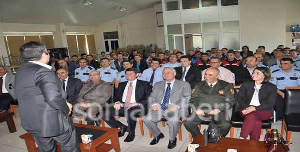 "Stresle Mücadele semineri, gelişim uzmanı Alişan Kapaklıkaya tarafından Soma Emniyet Müdürlüğünde Verildi